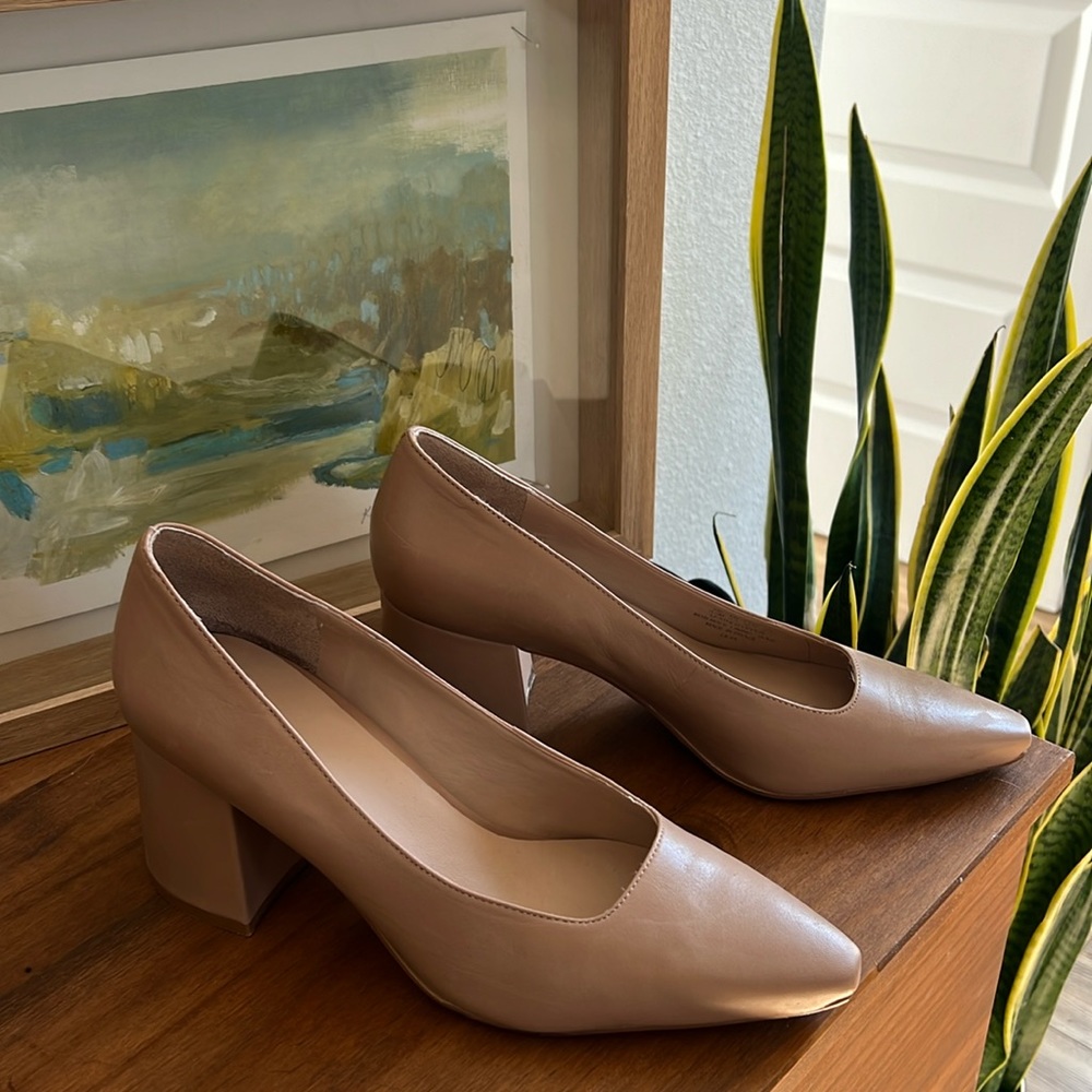 Never worn, Fabulous block heel pump